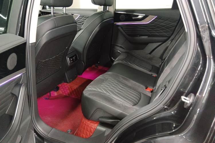 Used Hongqi HS5 2022 Facelifted Version 2.0T Smart Connect Flagship All-Wheel-Drive Edition Left Rear Seat