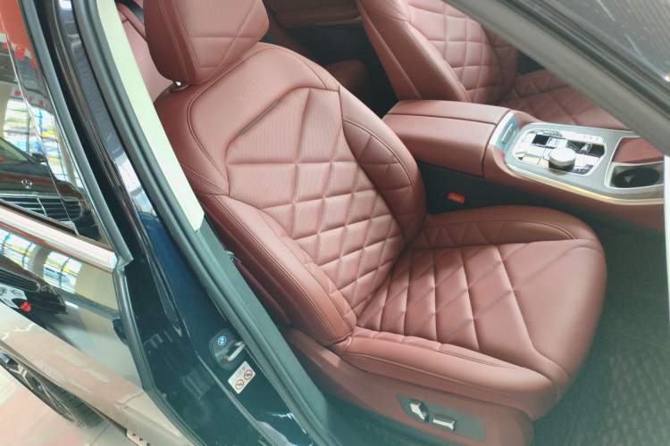 Used BMW X5 2023 xDrive 30Li Luxury M Sport Package