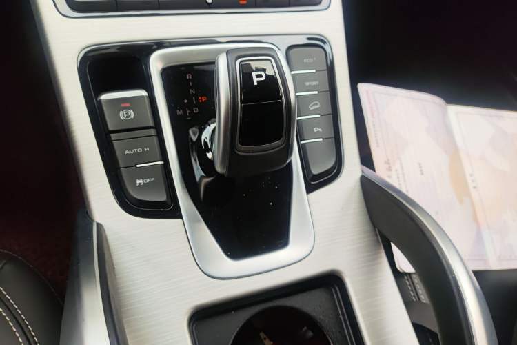 Used Geely Auto Emgrand X7 Sport 2020 1.8TD DCT Two-Wheel Drive Smart Connect 4G-Enabled Version Gear Lever