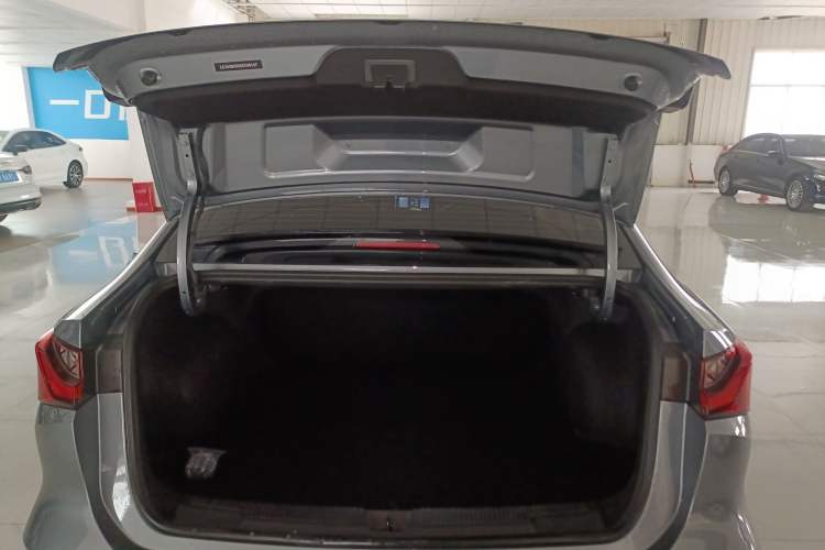 Used Roewe i5 2026 Model 1.5L CVT Luxury Version
