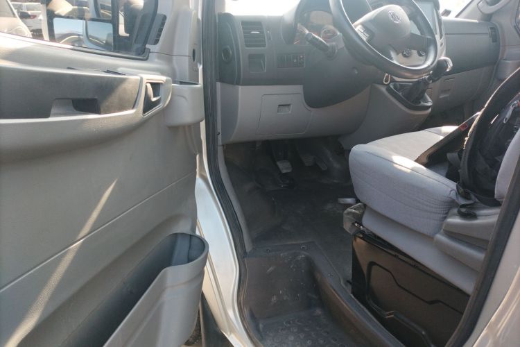 Used Dongfeng Yufeng Yufeng 2020 2.3T Economy Standard Edition VAN Short Wheelbase Mid-Roof 3-Seater WP2.3
