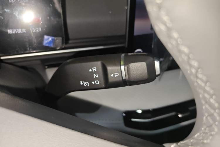 Used Bestune Yueyi 03 2025 565km Premium Edition Gear Lever