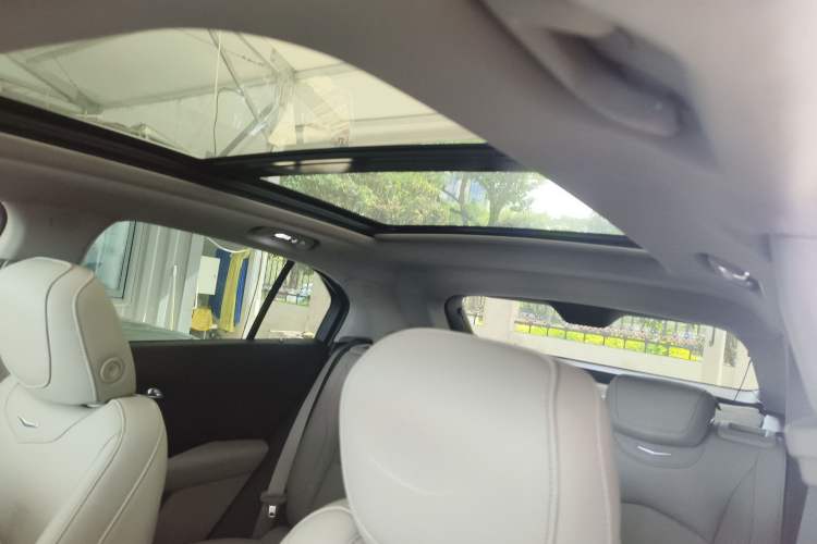 Used Cadillac XT4 2018 28T Two-Wheel-Drive Luxury Model
