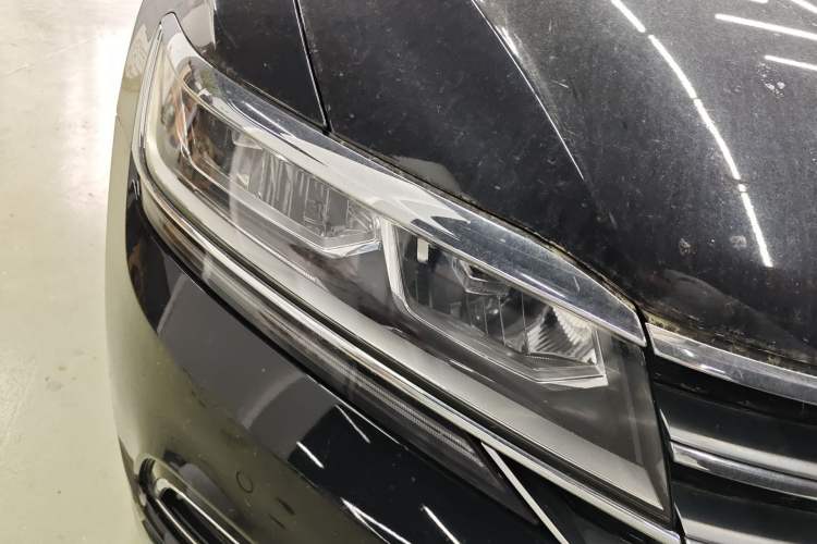 Used Volkswagen Phideon 2018 Revised Version 380TSI Two-Wheel Drive Business Edition Right Front Headlight