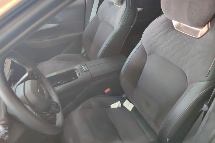 Used Lynk & Co 08 EM-P 2023 220 km Limited-Time Edition
