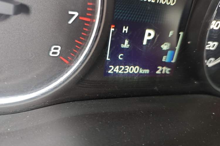 Used Mitsubishi Outlander 2013 2.4L 4x4 Luxury Navigation Edition 5 Seats Odometer Close Up