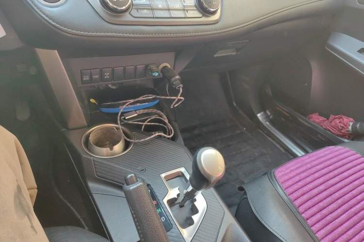 Used Toyota RAV4 2013 2.5L Automatic 4x4 Elite Edition Gear Lever