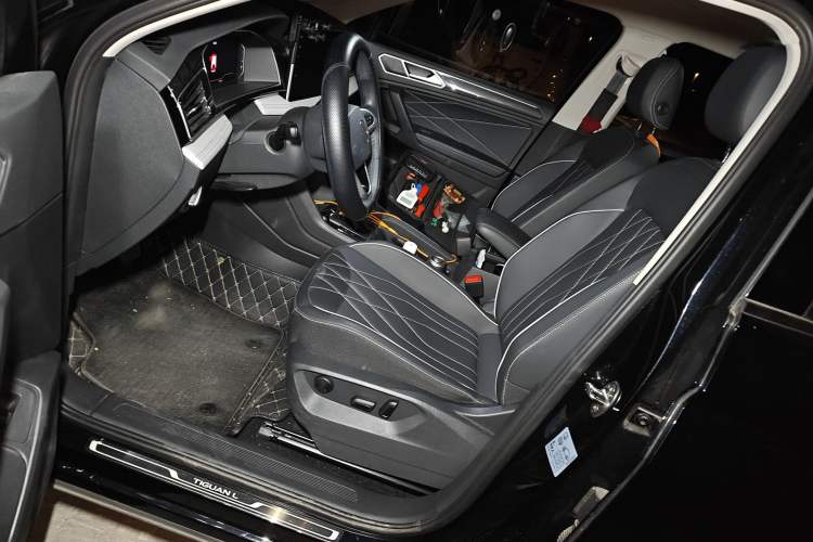 Used Volkswagen Tiguan L 2025 Model, Outstanding Version, 300TSI Automatic Two-Wheel Drive Longteng Edition