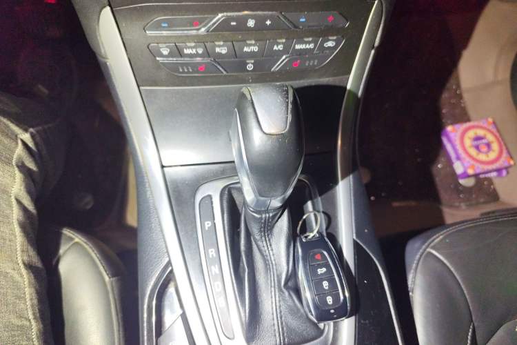 Used Ford Edge 2015 2.0T GTDi 4x4 High-Grade Model
