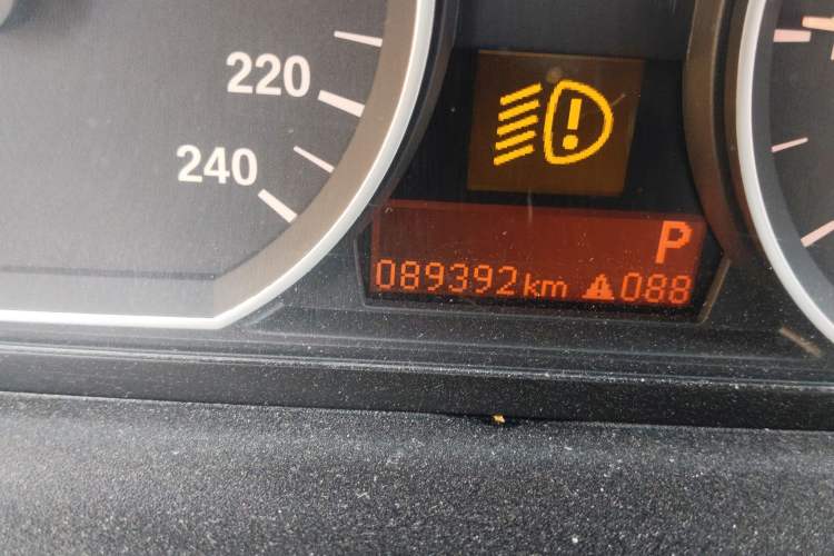 Used BMW 1 Series 2011 120i two-door coupe Odometer Close Up