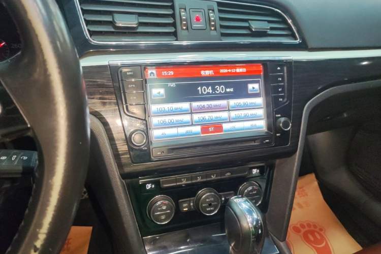 Used Volkswagen Lamando 2015 330TSI DSG Comfort Edition Audio And AC Panel