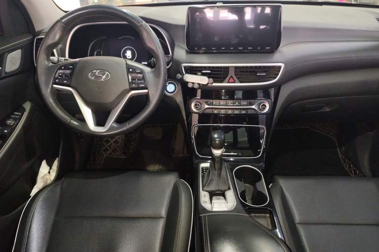 Used Hyundai Tucson 2019 280TGDi Dual-Clutch Two-Wheel Drive Fashion Edition China VI Standard Center Console