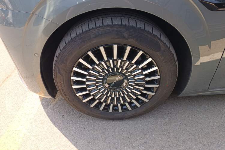 Used Zeekr 009 2024 7-Seater Walk-Through Version Four-Wheel Drive 108 kWh Left Front Wheel Hub