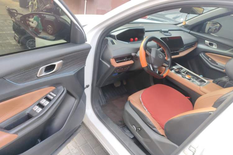 Used CHANGAN NEVO Q05 2024 All-New Flavorful Edition 125 Flagship Model Powered by CATL Driver Seat