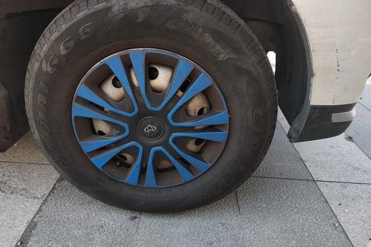 Used CHANGAN KAICHENG Ruixing EM80 2023 Side-Hinged 6-Seater Comfort Version 38.7 kWh Right Front Wheel Hub