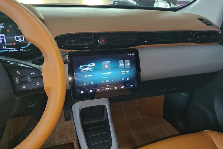 Used Leapmotor T03 2023 310 Lite Edition Audio And AC Panel