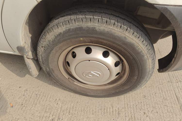 Used SAIC MAXUS Xintu V80 2019 2.5T Classic Version 6-Speed Manual – Aoyuntong Modified Long Wheelbase Mid-Height 7-Seater