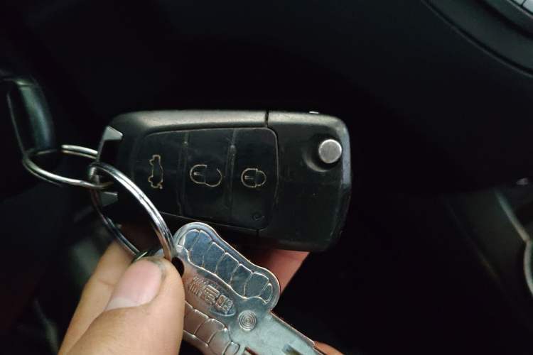 Used Haima M3 2015 1.5L Manual Elite Model with Sunroof Vehicle Key