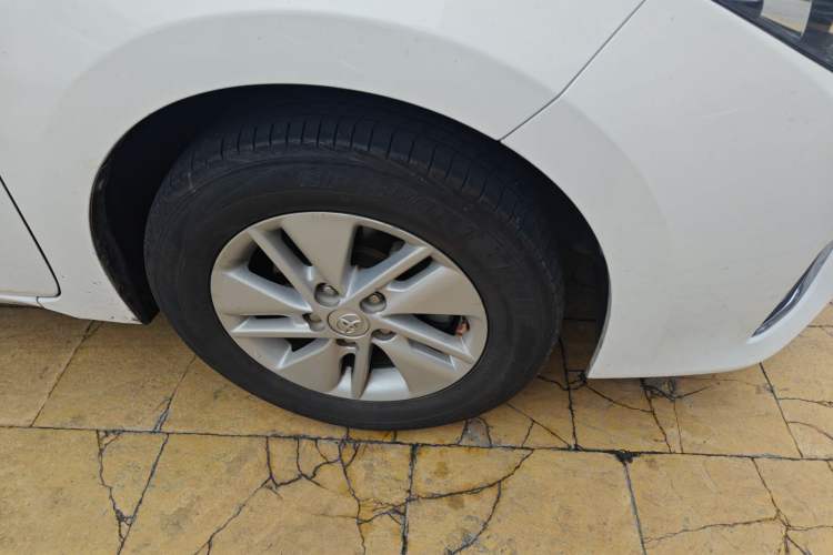 Used Toyota Corolla 2014 1.6L CVT GL Right Front Wheel Hub