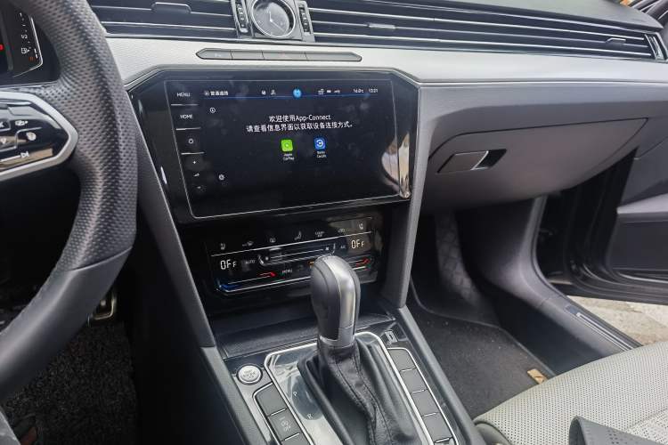 Used Volkswagen Magotan 2023 2 Million Units Commemorative Edition 330TSI DSG Luxury Version Audio And AC Panel