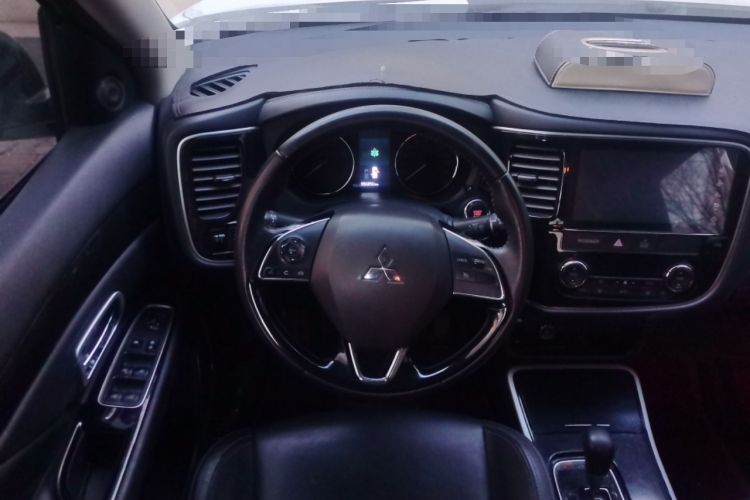 Used Mitsubishi Outlander 2019 2.0L Two-Wheel Drive Comfort Edition 5 Seats China V Standard Steering Wheel