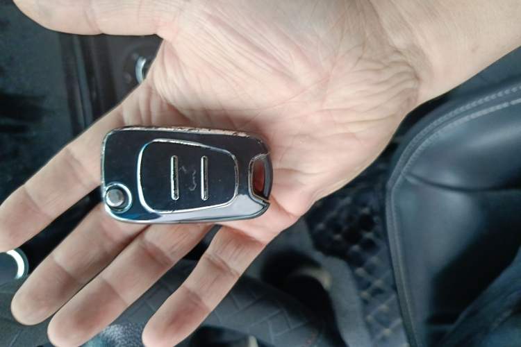 Used Kia K2 2012 Sedan 1.4L Automatic GLS Commemorative Edition Vehicle Key