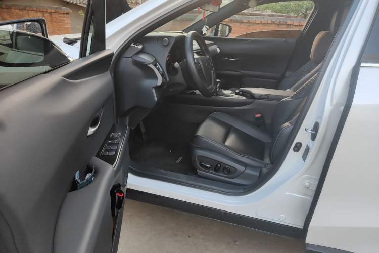 Used Lexus UX 2020 260h Explore-Cool Edition
