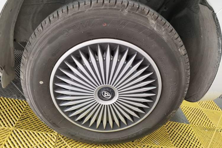 Used SAIC MAXUS Dana V1 2024 V1 Short Wheelbase Low-Roof Multi-Function Version (51 kWh)
