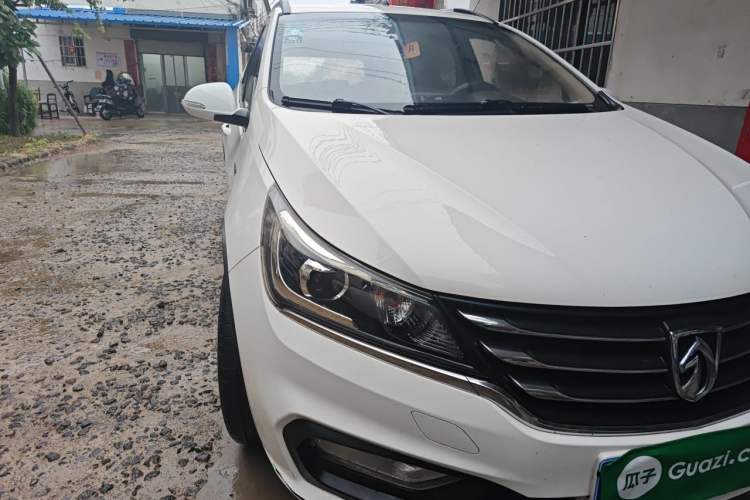 Used Baojun 310W 2017 1.5L Manual Fashion Model China V