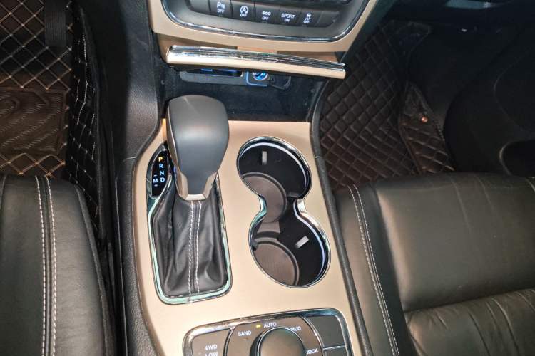 Used Jeep Grand Cherokee 2016 3.0L Comfort Navigation Edition Gear Lever