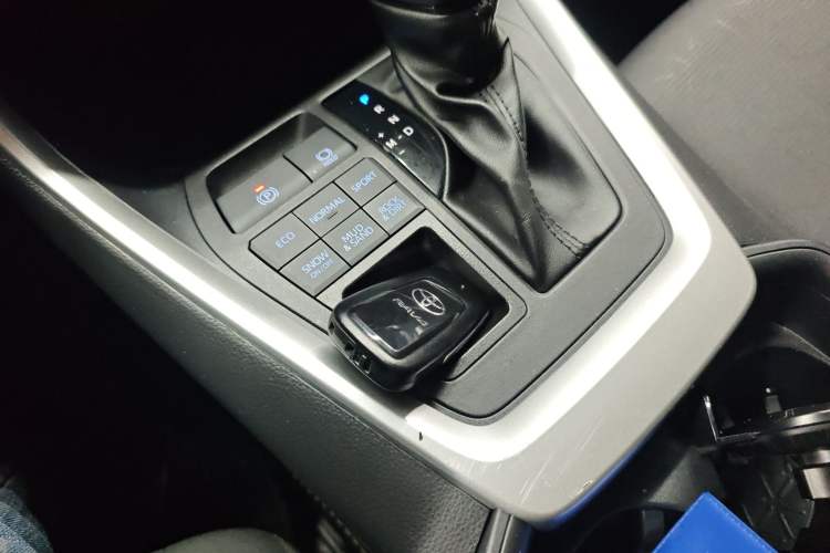 Used Toyota RAV4 2022 2.0L CVT 4x4 Fashion Edition
