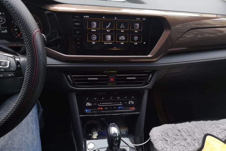 Used Volkswagen Tharu 2021 280TSI Two-Wheel-Drive Luxury Edition Audio And AC Panel