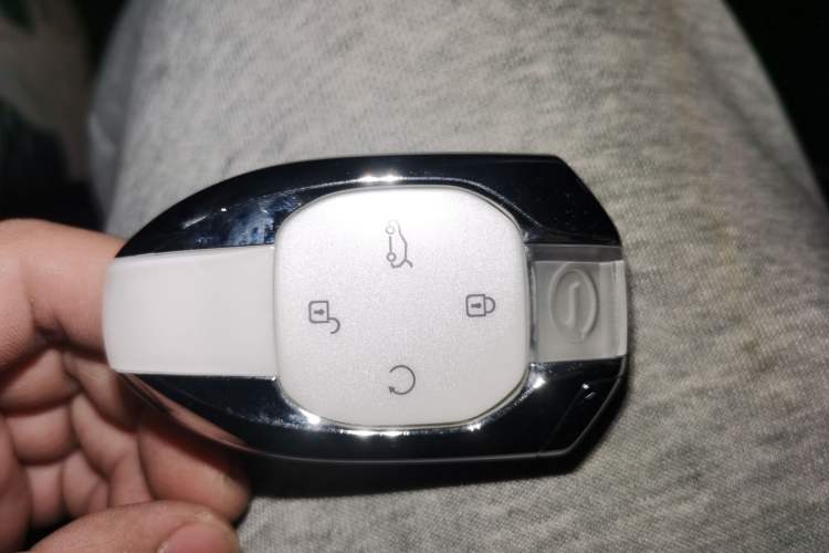 Used GAC Trumpchi GS8 2022 Linghang Series 2.0 TGDI Two-Wheel-Drive Luxury Smart Connectivity Version (7 Seats) Interior 1