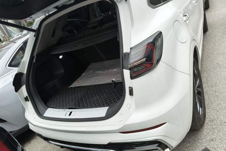 Used Hongqi HS5 2023 2.0T Qixiang Pro Edition Trunk