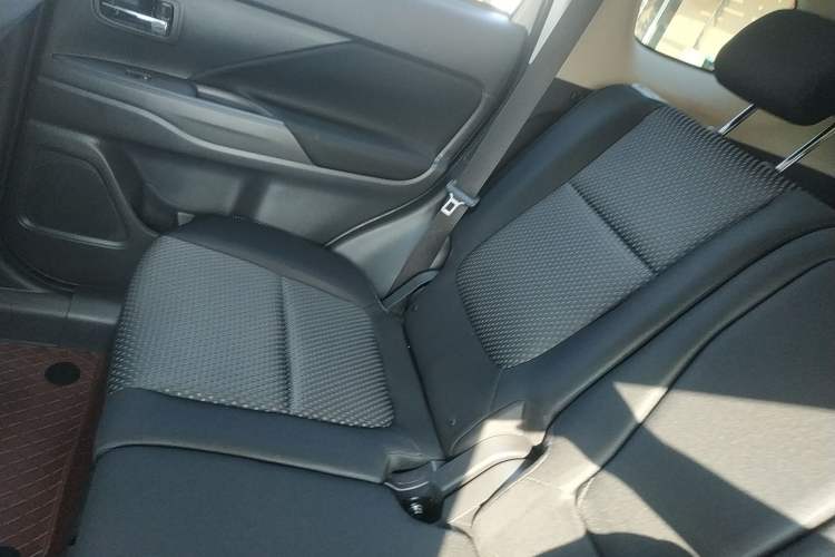 Used Mitsubishi Outlander 2021 Revised Version 2.0L Two-Wheel Drive Comfort Edition 5 Seats Left Rear Seat