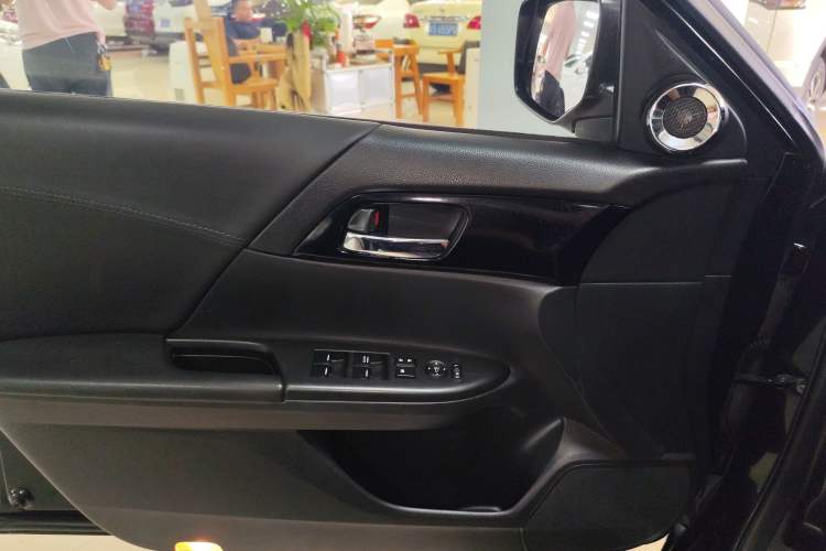 Used Honda Accord 2016 2.0L Comfort Edition Interior 4