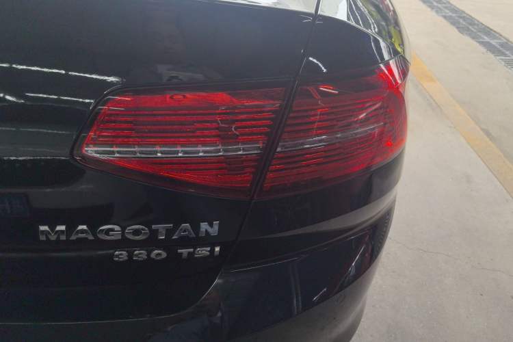 Used Volkswagen Magotan 2019 330TSI DSG Leading Model China VI Standard Right Rear Taillight