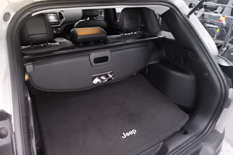 Used Jeep Cherokee 2016 2.4L Professional Smart Version