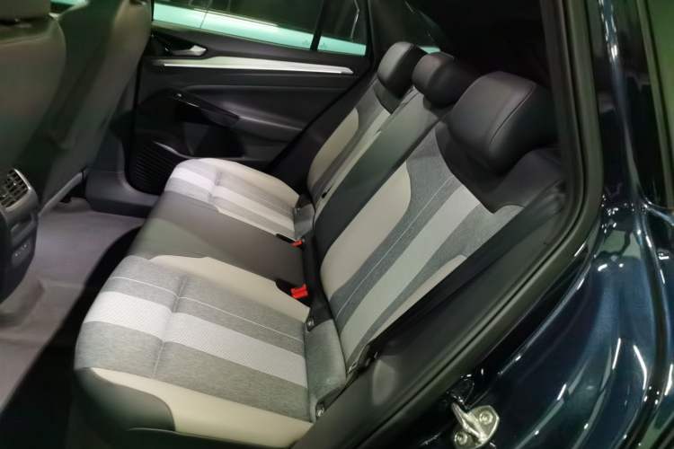 Used Volkswagen ID.4 CROZZ 2025 Pure Edition Left Rear Seat