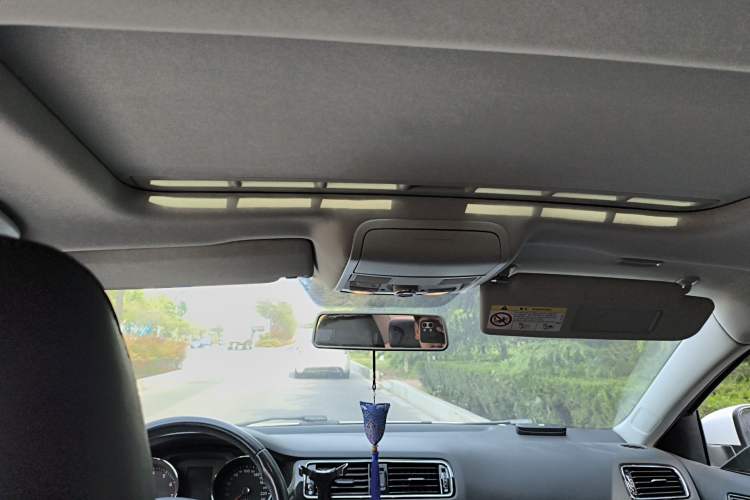 Used Volkswagen Sagitar 2015 230TSI Automatic Comfort Version Headliner