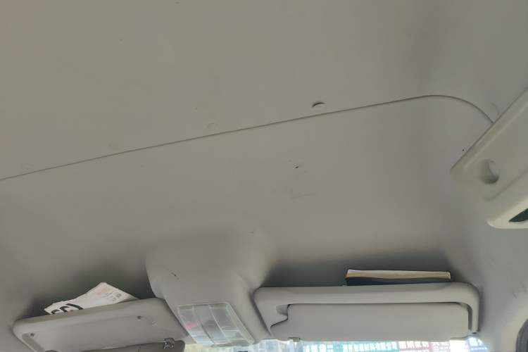 Used SAIC MAXUS Xintu V80 2018 2.5T 6-Speed Manual Aoyuntong Short Wheelbase Mid-Height 5-6 Seater