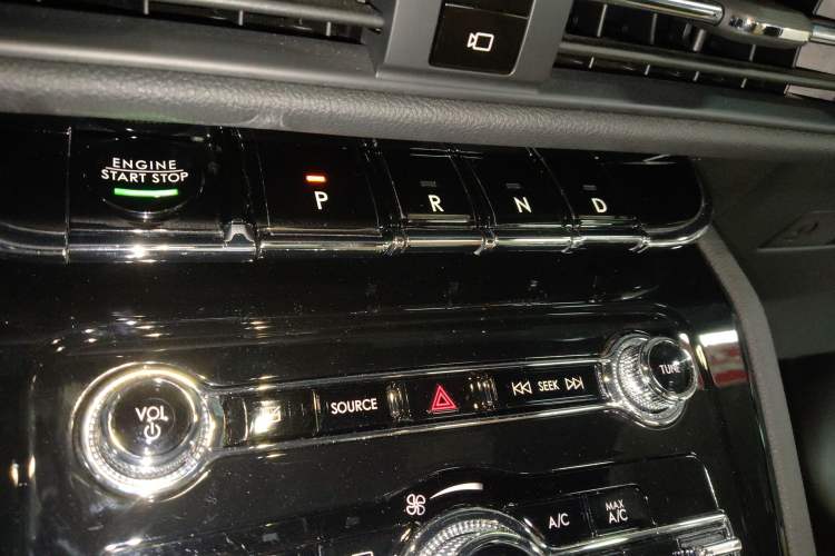 Used Lincoln Corsair 2022 2.0T Two-Wheel Drive Luxury Edition Gear Lever