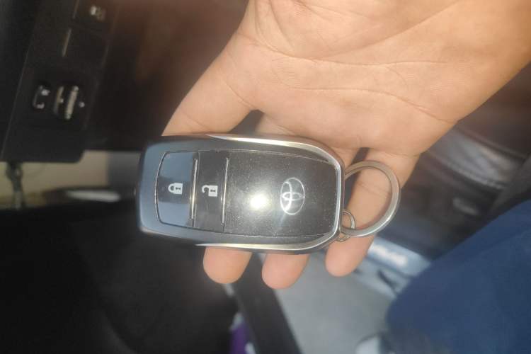 Used Toyota RAV4 2015 2.5L Automatic 4x4 Elite Edition Vehicle Key