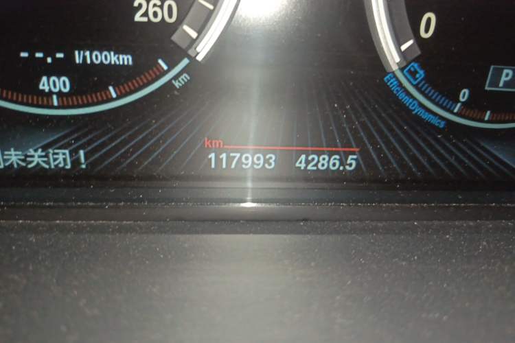 Used BMW 5 Series GT 2014 528i Leading Model Odometer Close Up