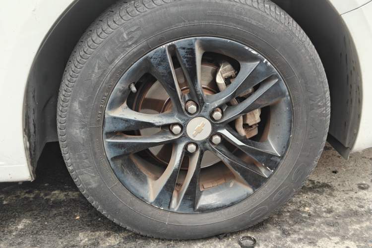 Used Chevrolet Cruze 2015 1.5L Classic SE AT Right Front Wheel Hub