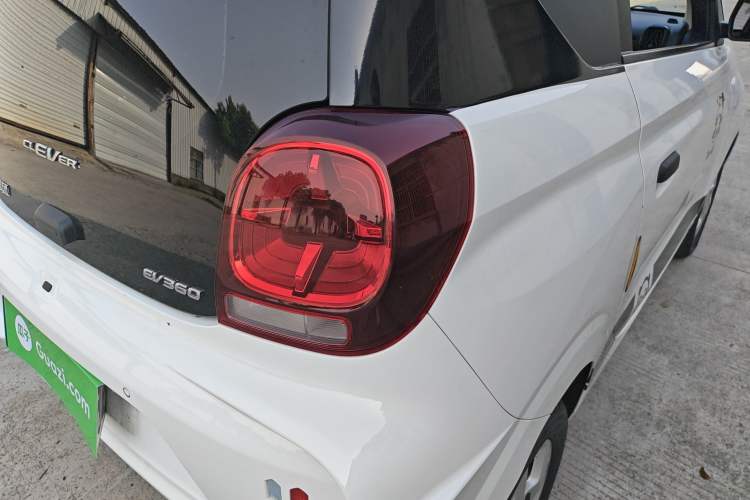 Used Roewe Clever 2021 302 km New Four-Seater Super-Efficient Version
