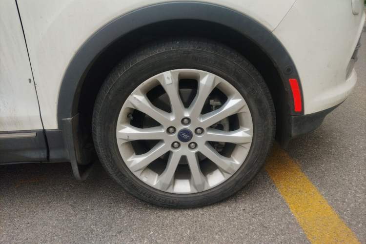 Used Ford Kuga 2015 2.0L GTDi Four-Wheel Drive Prestige Model Right Front Wheel Hub