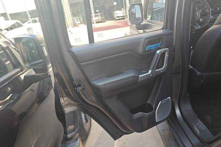 Used 212 T01 2024 2.0T Mechanic
