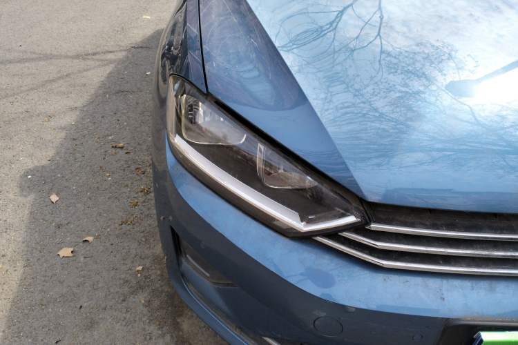 Used Volkswagen Golf Sportsvan 2016 230TSI Automatic Luxury Version Right Front Headlight