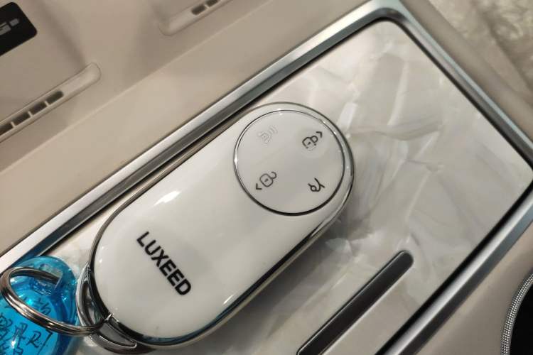 Used Hima Luxeed R7 2026 Model Range-Extending Max+ Interior 1